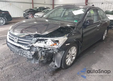 2015 Honda Accord Touring z USA, uszkodzony, nr VIN 1HGCR3F96FA008943